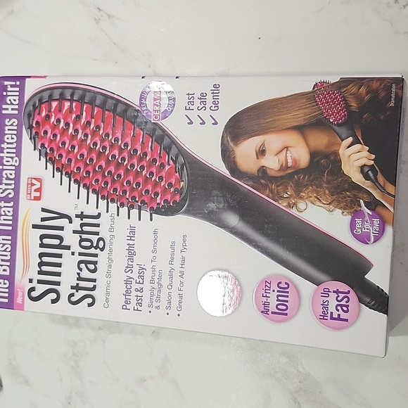 Simply Straight Ceramic Straightening Brush - Picture 1 of 2